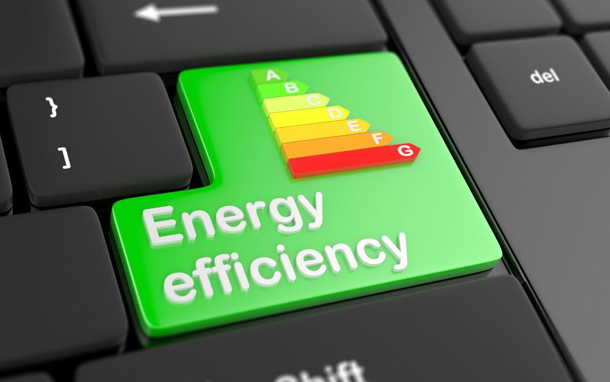Tasto verde con la scritta Energy efficiency e scala energetica da A a G, simbolo della consulenza per l’efficienza energetica Tasto verde con la scritta Energy efficiency e scala energetica da A a G, simbolo della consulenza per l’efficienza energetica